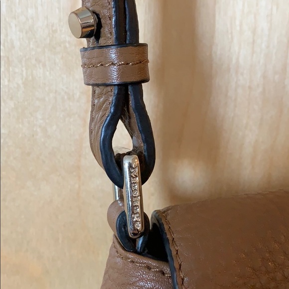 Mackage handbag with arrow closure - Picture 2 of 7